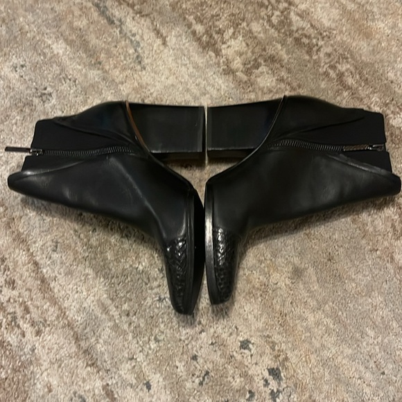 Donald J Pliner Vaughn Black Ankle Boots - Picture 4 of 12